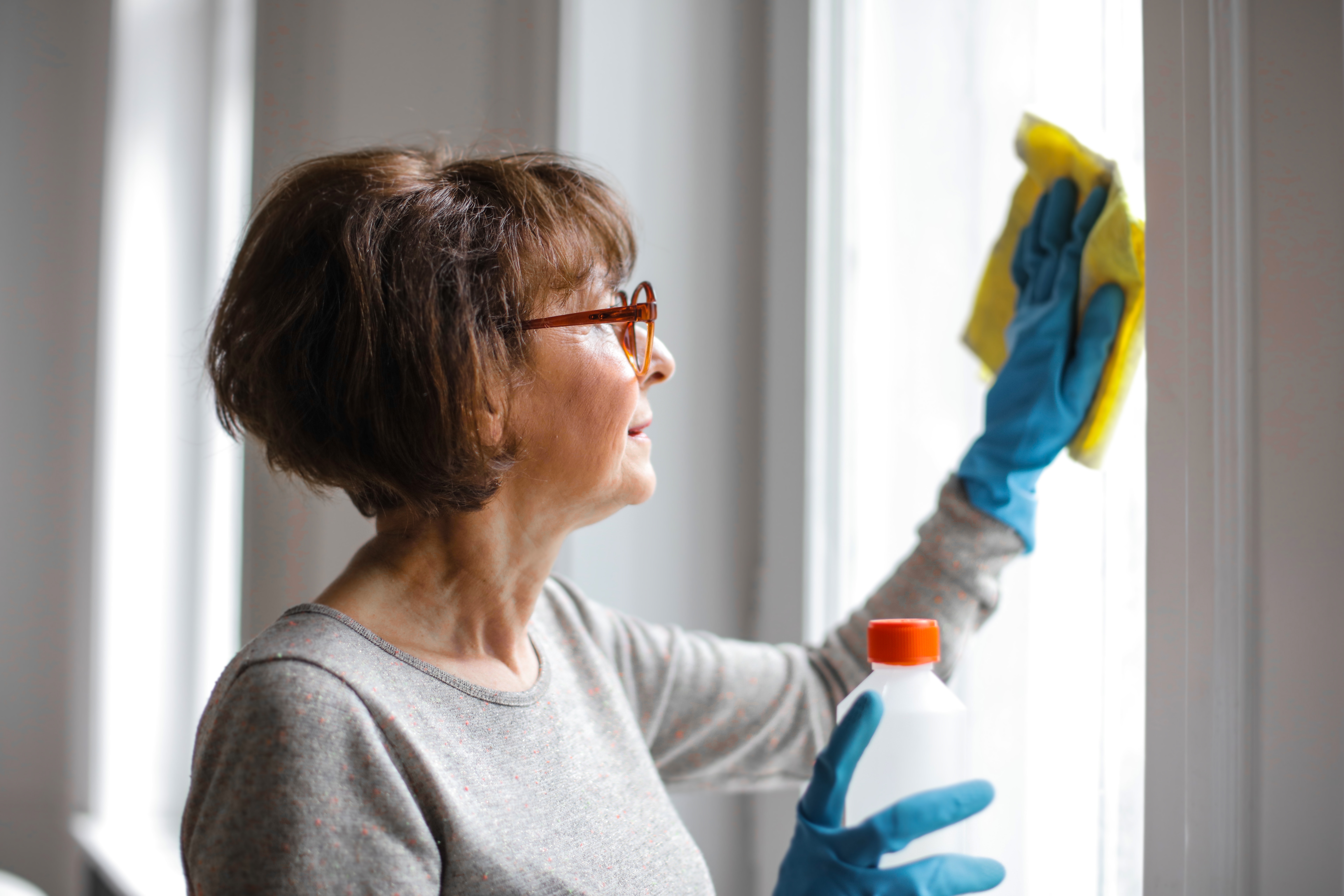 How To Clean With Your Senior Parents 